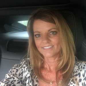 Meet your Posher, Dee